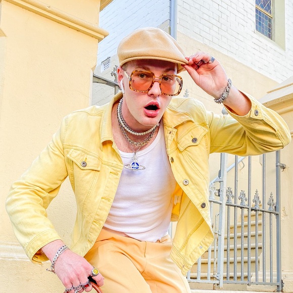 Meet your Posher, Connor - Picture 1 of 10